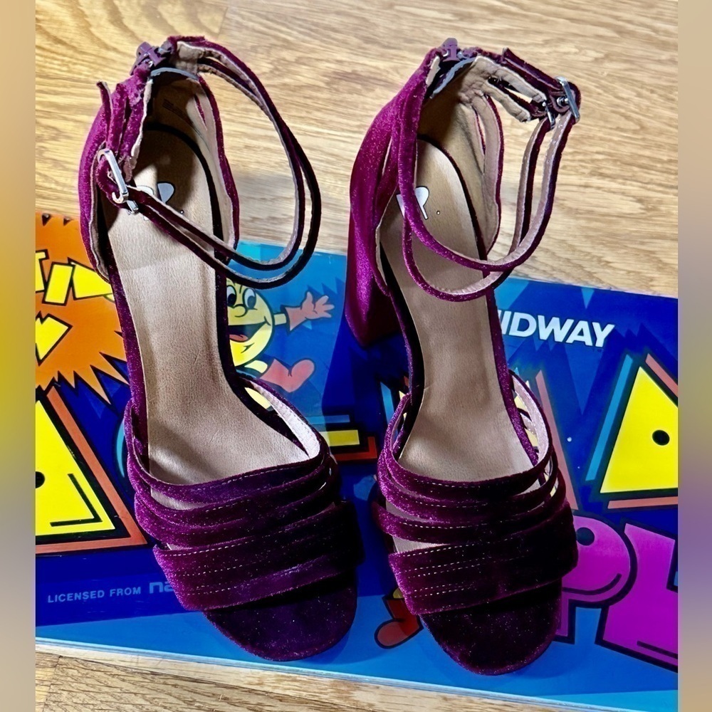Women Nordstrom Burgundy Suede Heel shoes Size 8